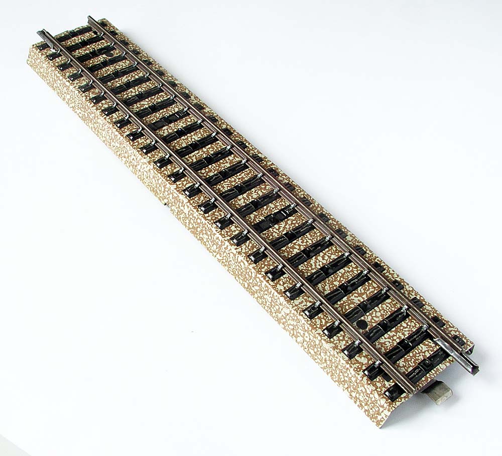 Märklin 5106 Rechte rail, 18 cm, 1/1 lengte - Dé plek voor verkoop, van nieuwe en gebruikte modeltreinen, modelspoor en toebehoren in alle schalen en merken.