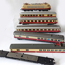 Loc 103 met 6 rijtuigen