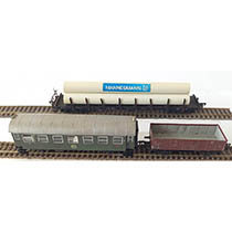 2 Goederenwagens en 1 personenwagen