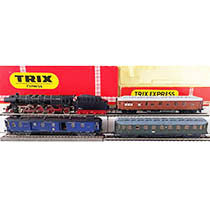 Stoomloc BR01 en 3 rijtuigen