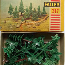 D44 - Plastic bomen