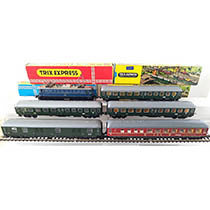 E10 (3 ramen) met 5 bijpassende rijtuigen